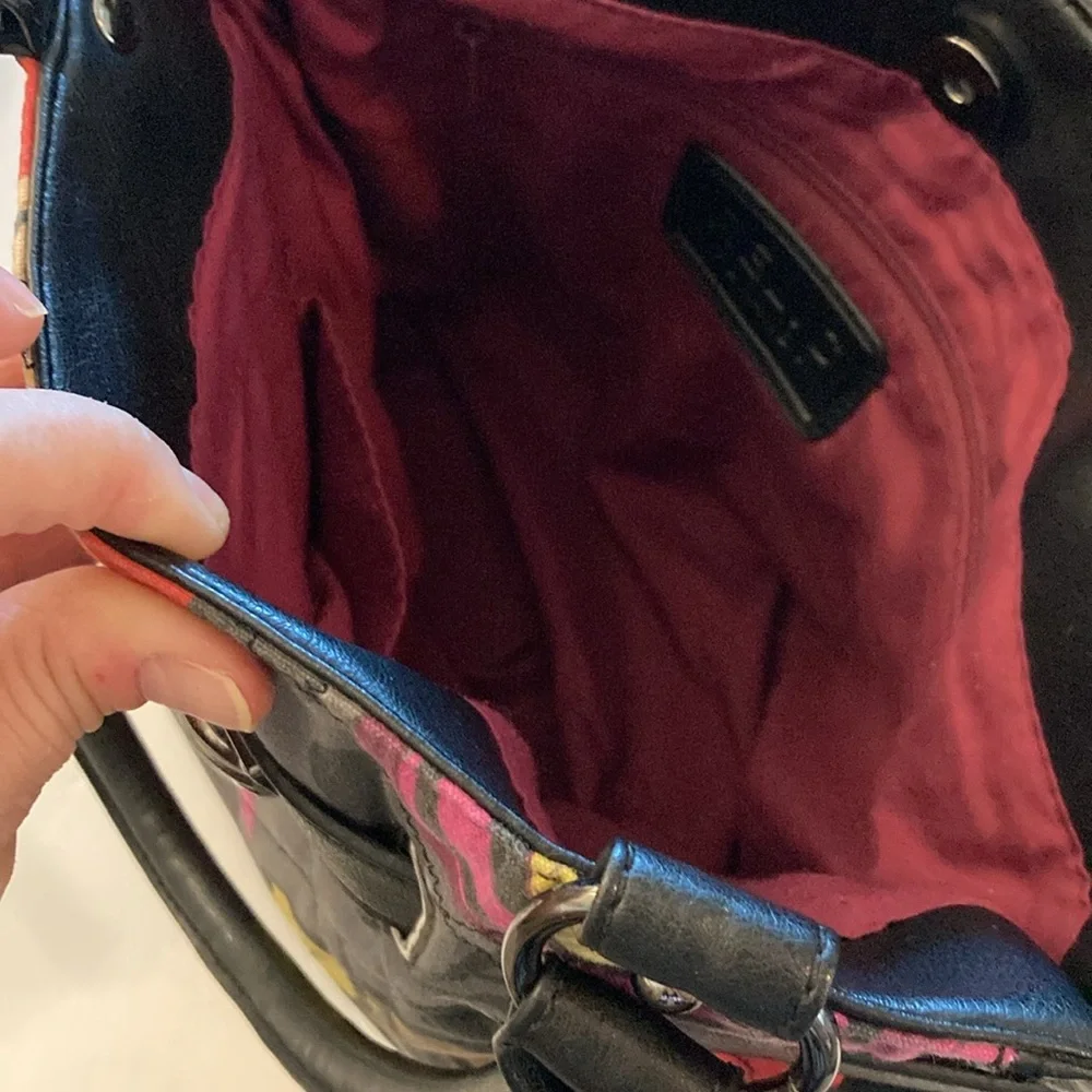 Relic Quilted Shoulder Bag purse Black Multicolor Floral purple interior - Picture 6 of 13